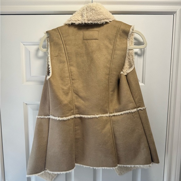 By and By | Vest Faux Fur And Polyester with pockets. Size M - Picture 3 of 6